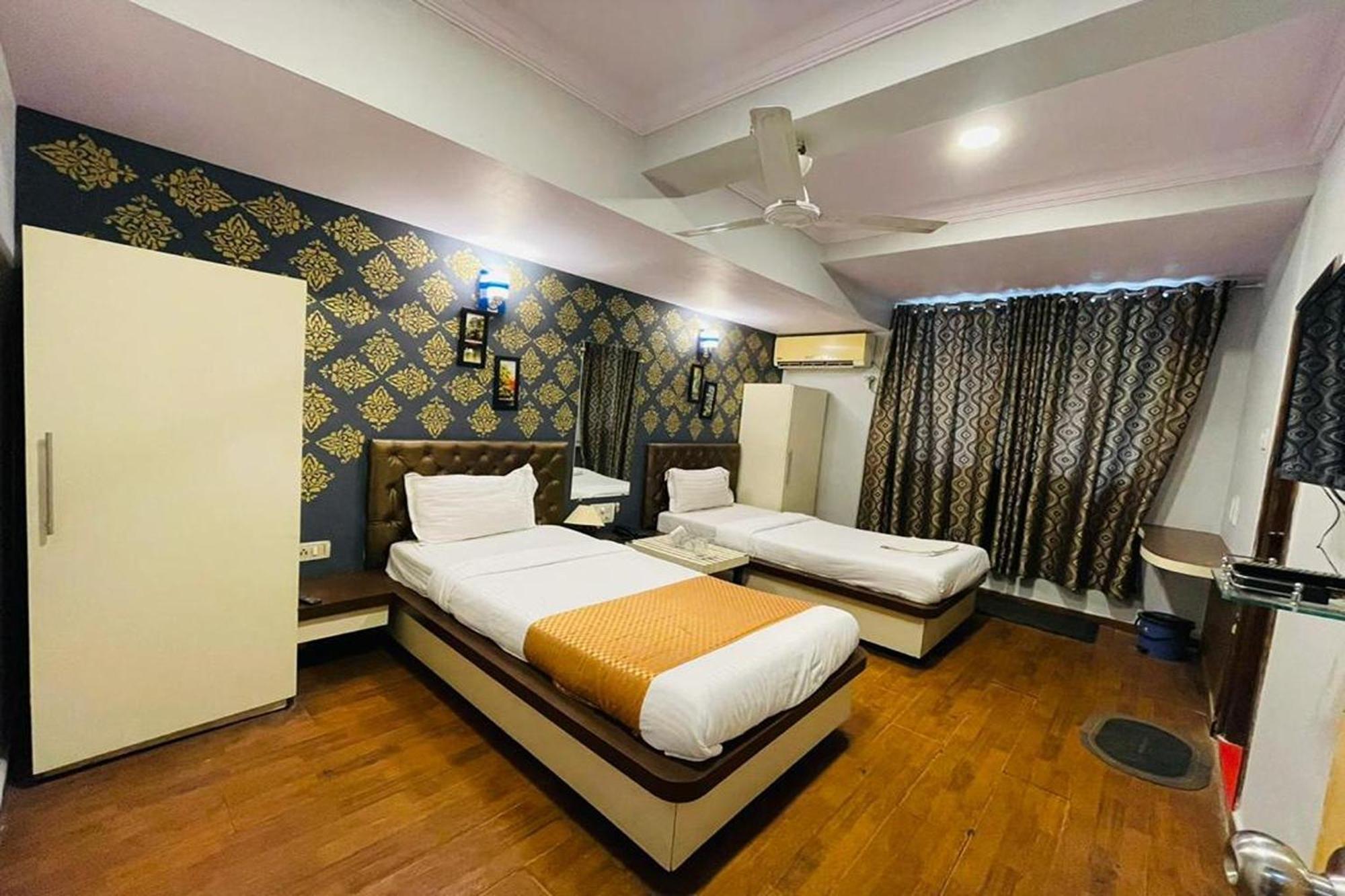 Hotel Neelkiran Navi Mumbai Exterior photo