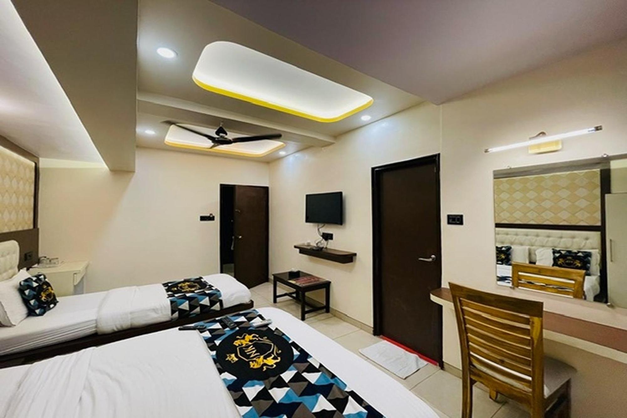 Hotel Neelkiran Navi Mumbai Exterior photo